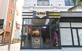 D'Lux Boutique Hotel